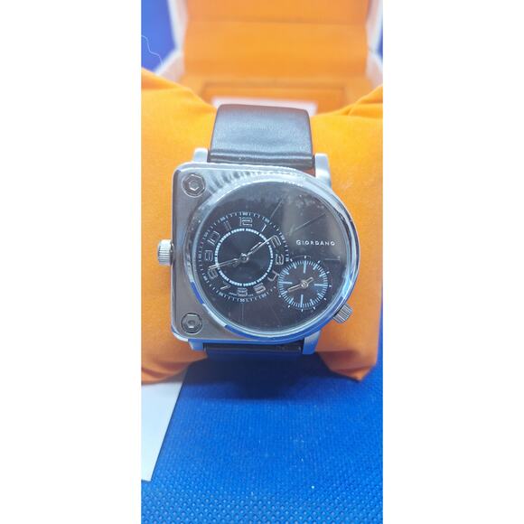 Giordano quartz dual analog 1378-01 men's vintage watch  nos  new battery- nib - Picture 2 of 9